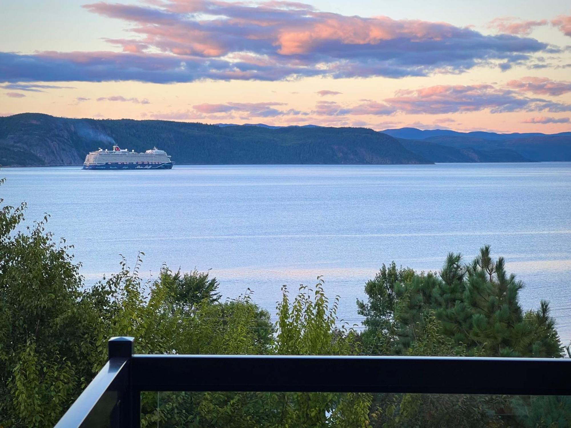 Magical Loft : Breathtaking View & Cozy Fireplace Saguenay Luaran gambar
